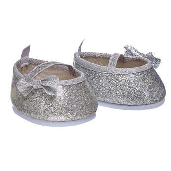 The perfect amount of style meets the perfect amount of shimmer with this ultra-cute pair of sequin flats. These sparkly silver shoes feature small silver bows on the sides to give your bear some extra flair! Pair these flats with a wide variety of outfits and accessories for a complete look.